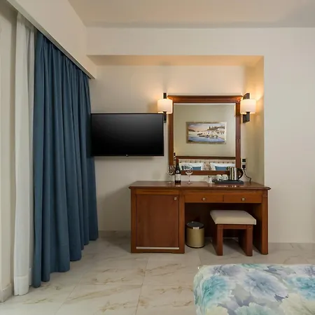 Vantaris Palace 4*