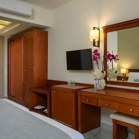 Vantaris Palace 4*